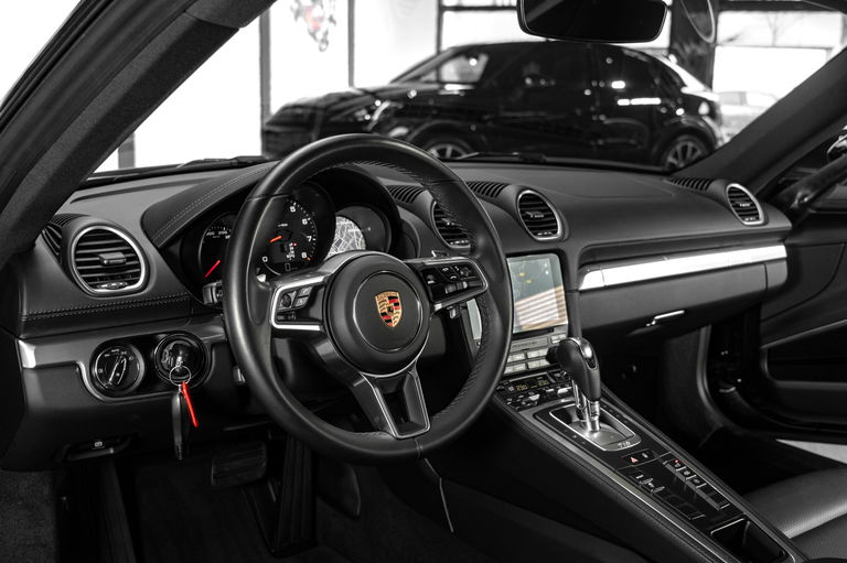 Porsche 718 Cayman