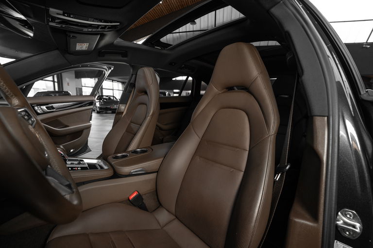 Porsche Panamera 4