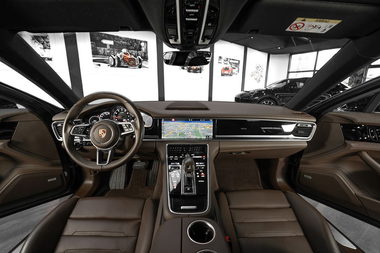 Porsche Panamera 4
