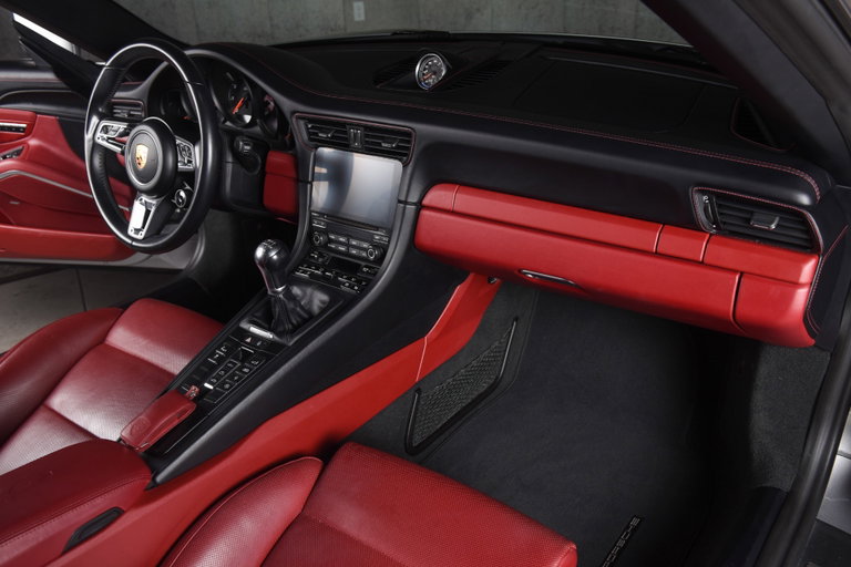 Porsche 991.2 Carrera GTS