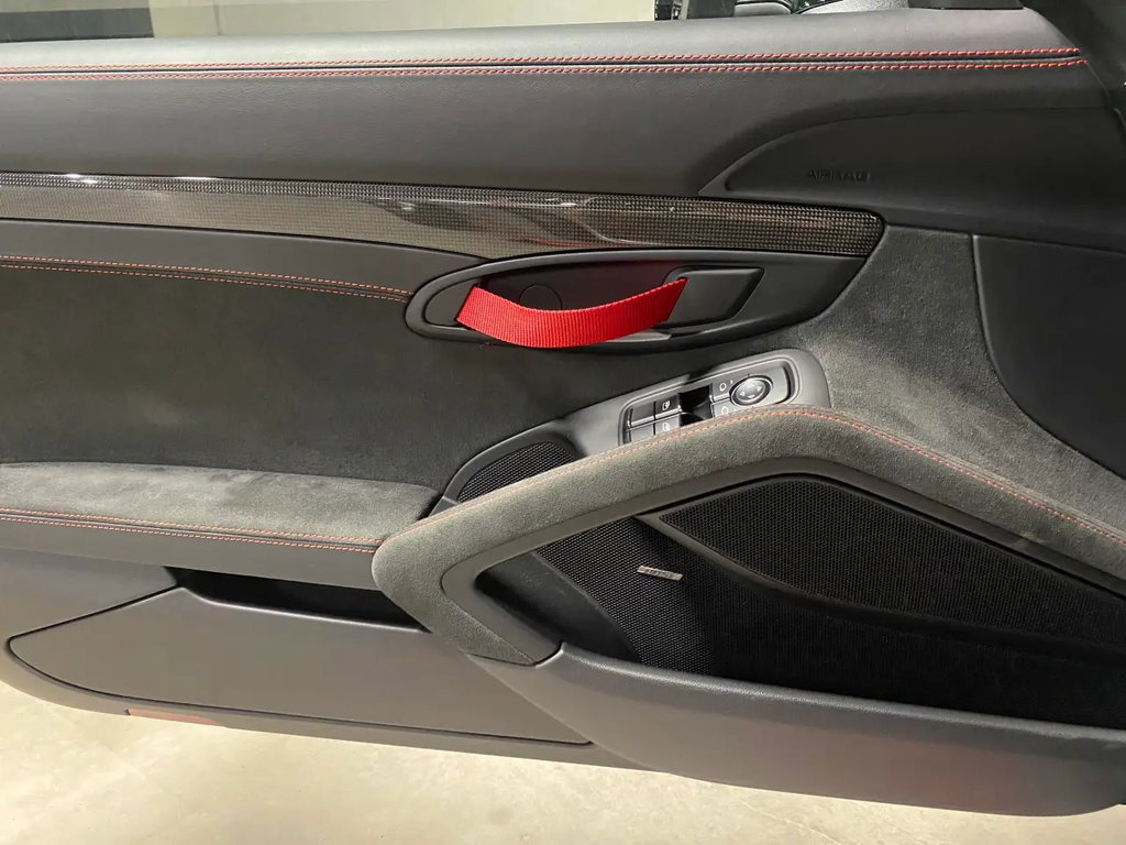 Porsche 718 Cayman GT4