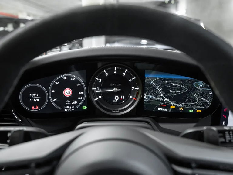 Porsche 992 Carrera 4 GTS