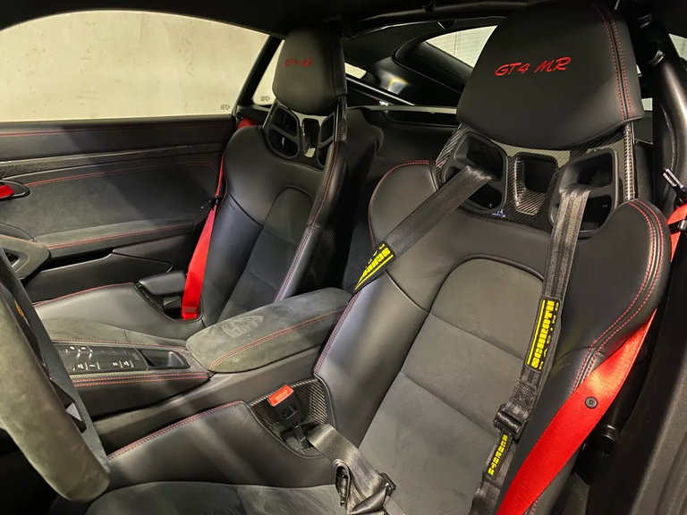 Porsche 718 Cayman GT4