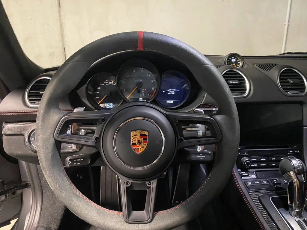 Porsche 718 Cayman GT4