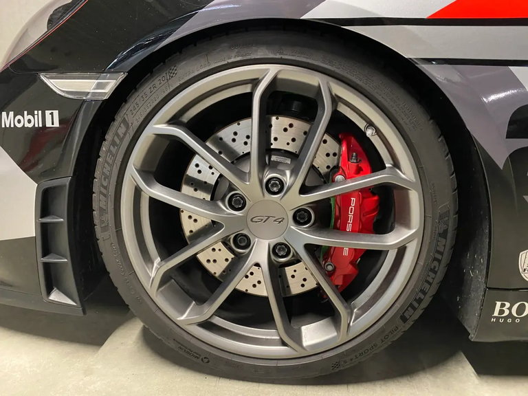 Porsche 718 Cayman GT4