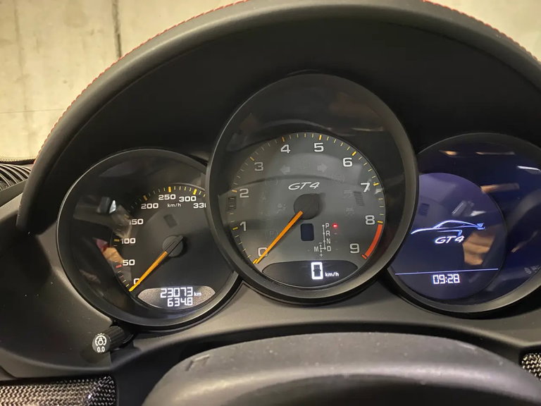 Porsche 718 Cayman GT4