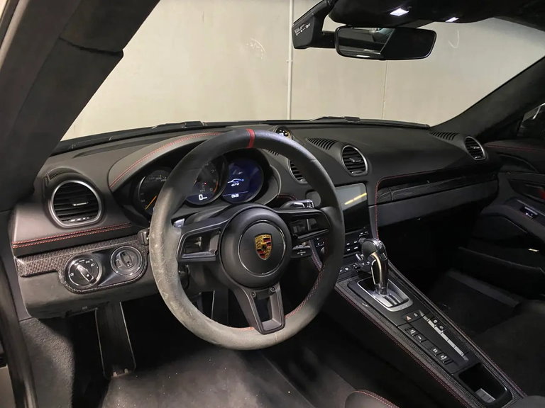 Porsche 718 Cayman GT4