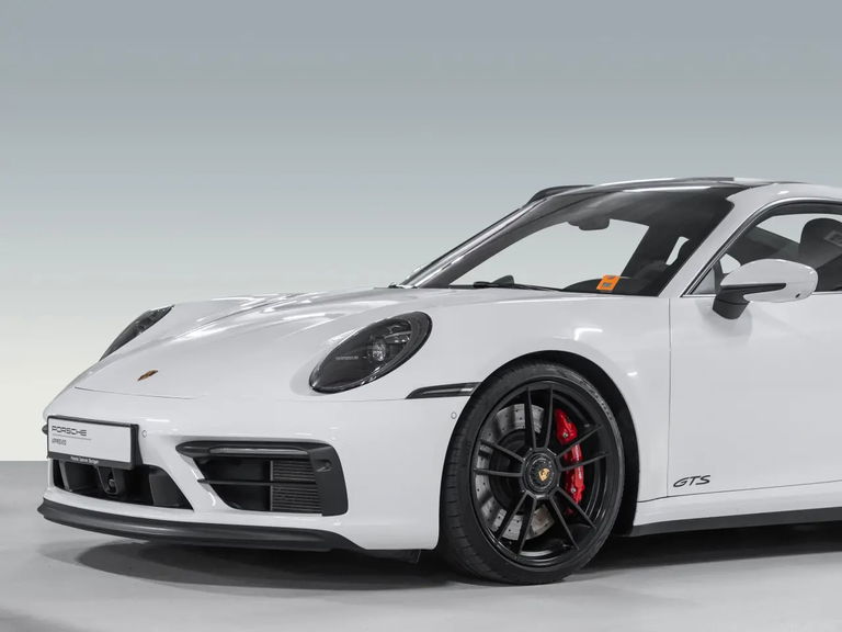 Porsche 992 Carrera 4 GTS