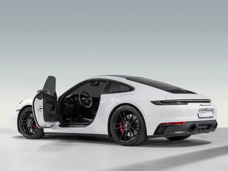 Porsche 992 Carrera 4 GTS
