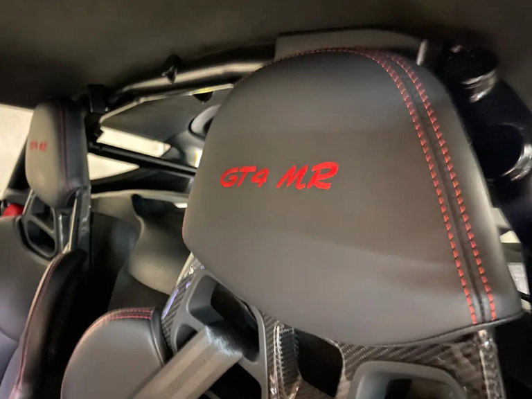 Porsche 718 Cayman GT4