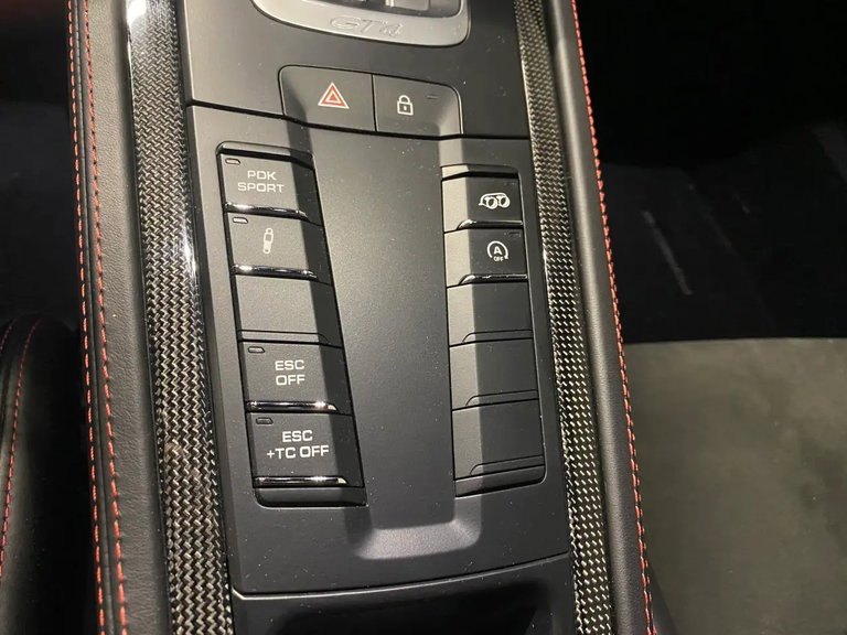 Porsche 718 Cayman GT4