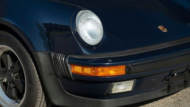 Porsche 911 Turbo 3.3 (US)