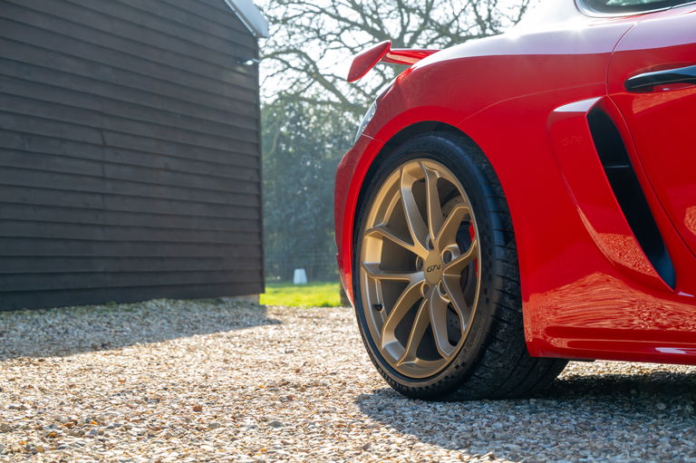 Porsche 718 Cayman GT4