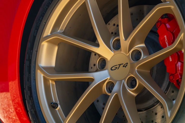 Porsche 718 Cayman GT4