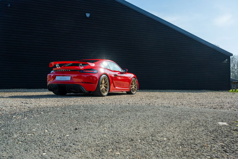 Porsche 718 Cayman GT4