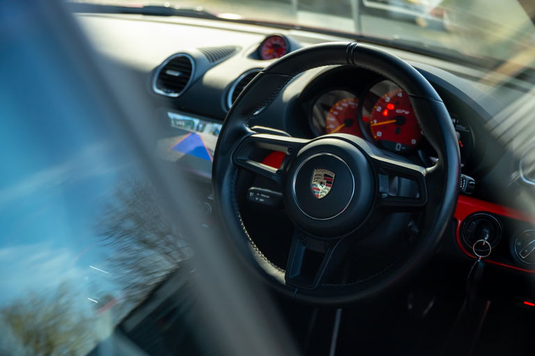 Porsche 718 Cayman GT4