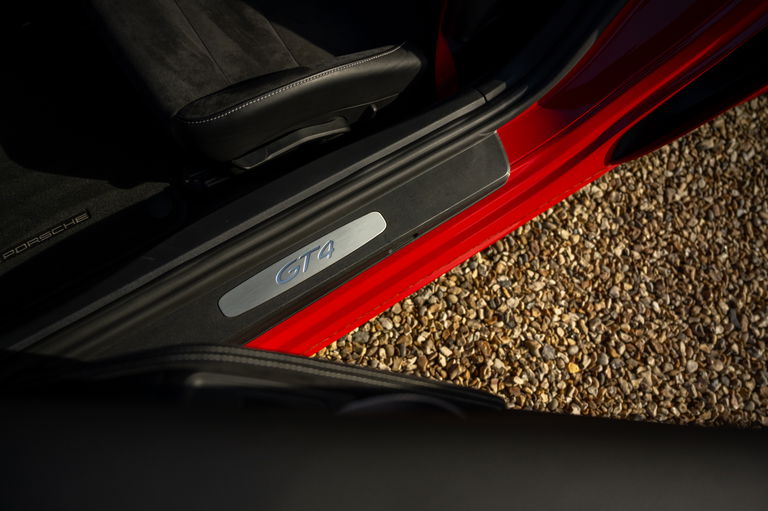 Porsche 718 Cayman GT4