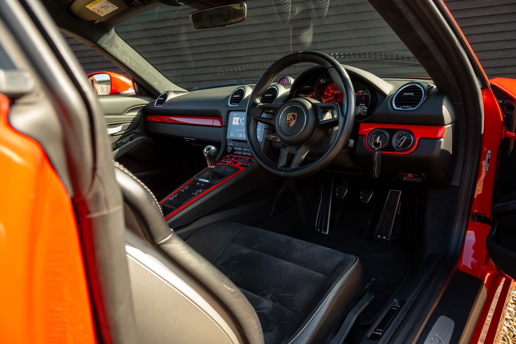 Porsche 718 Cayman GT4