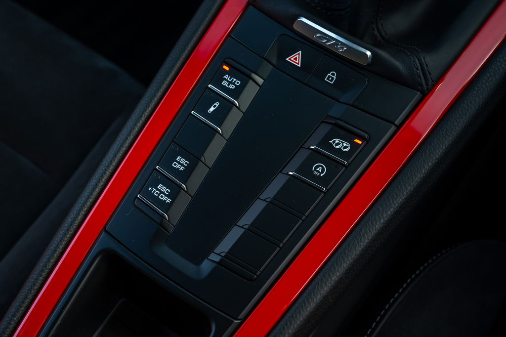 Porsche 718 Cayman GT4