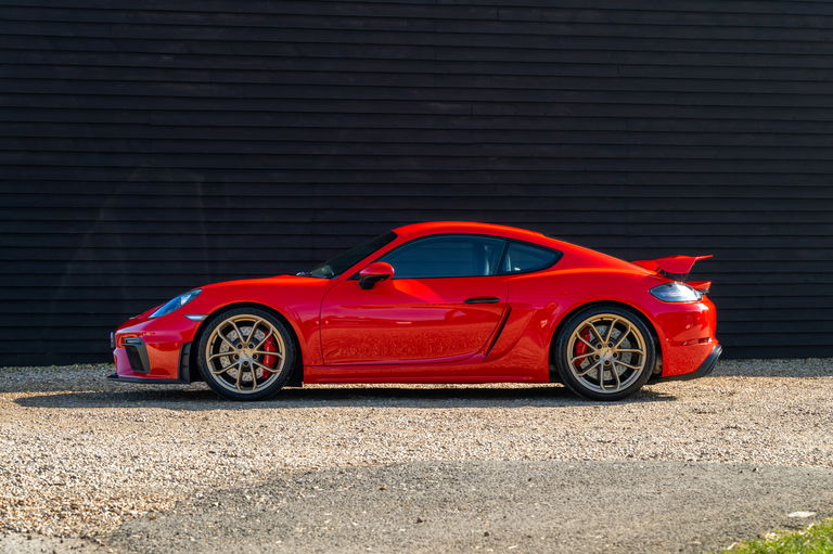 Porsche 718 Cayman GT4