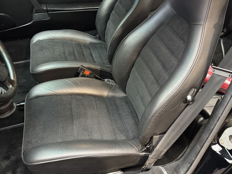 Porsche 911 Carrera 2.7