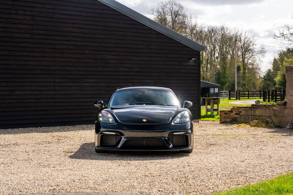 Porsche 718 Cayman GT4