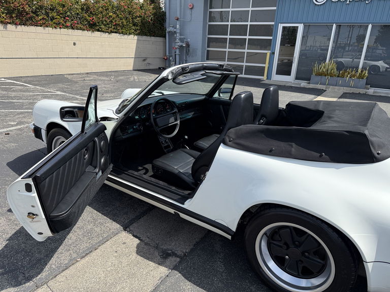 Porsche 911 Carrera 3.2 (US)