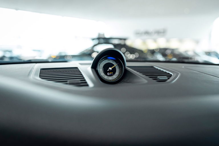 Porsche 992 GT3 Touring