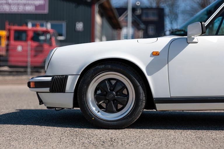 Porsche 911 Carrera 3.2