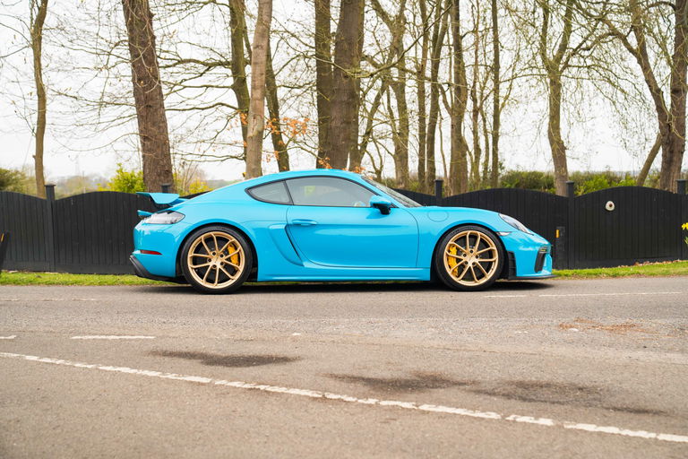 Porsche 718 Cayman GT4