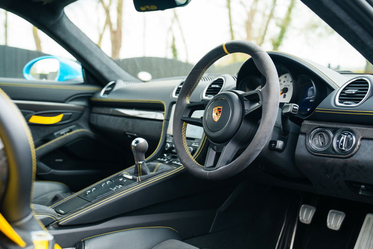 Porsche 718 Cayman GT4