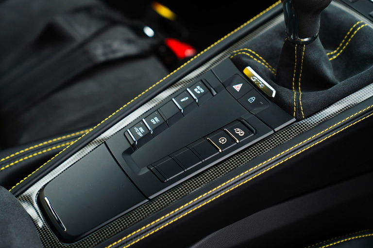 Porsche 718 Cayman GT4