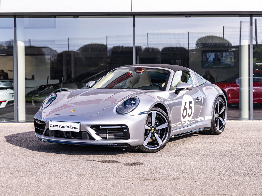 Porsche 992 Heritage Design Edition