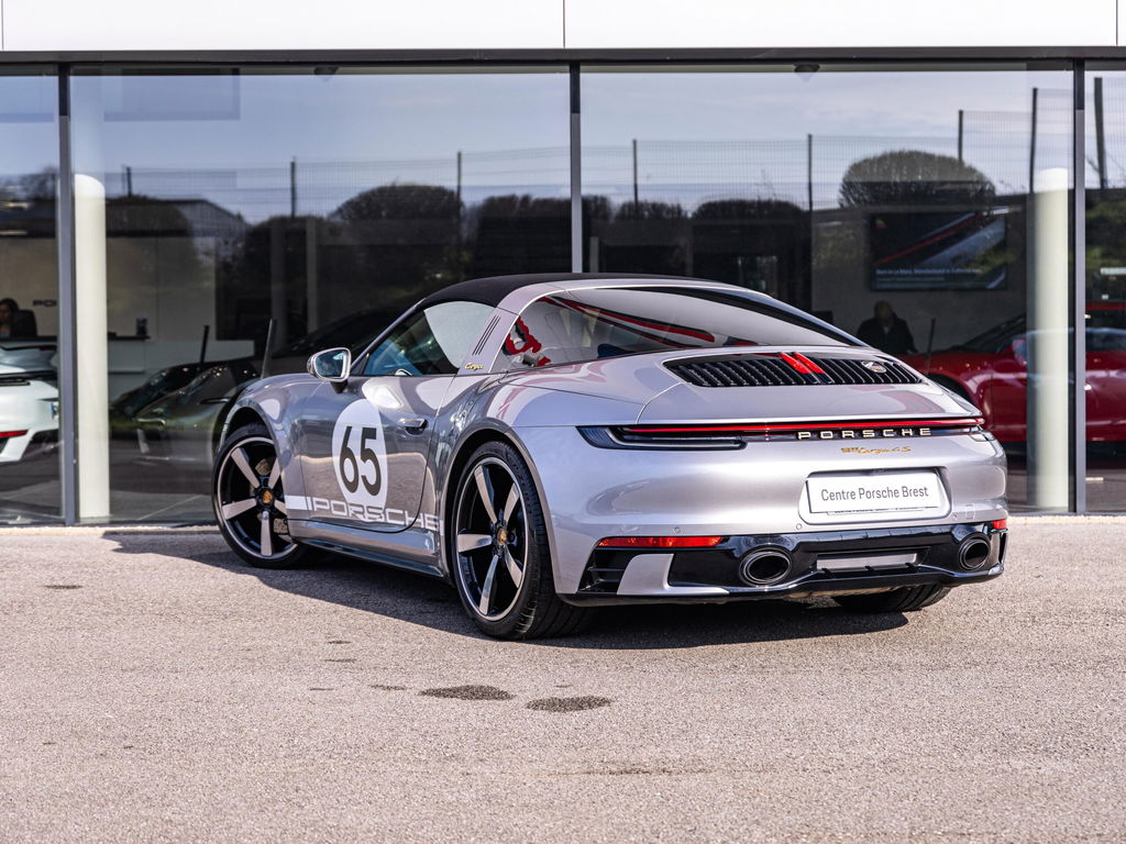 Porsche 992 Heritage Design Edition