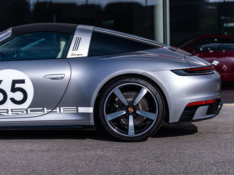 Porsche 992 Heritage Design Edition