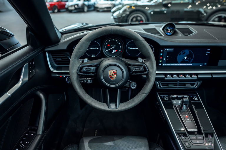 Porsche 992 Carrera GTS