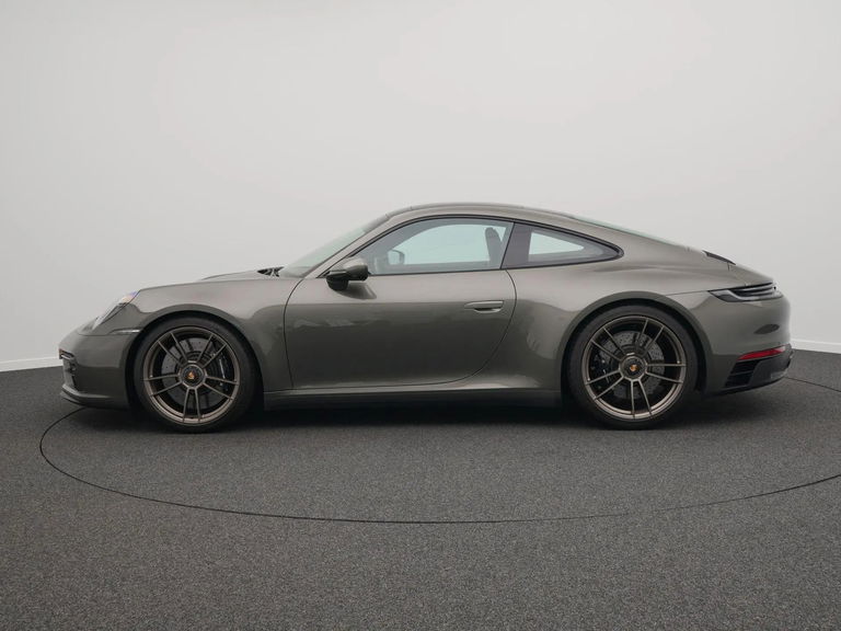 Porsche 992 Carrera 4 GTS