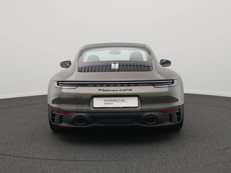 Porsche 992 Carrera 4 GTS