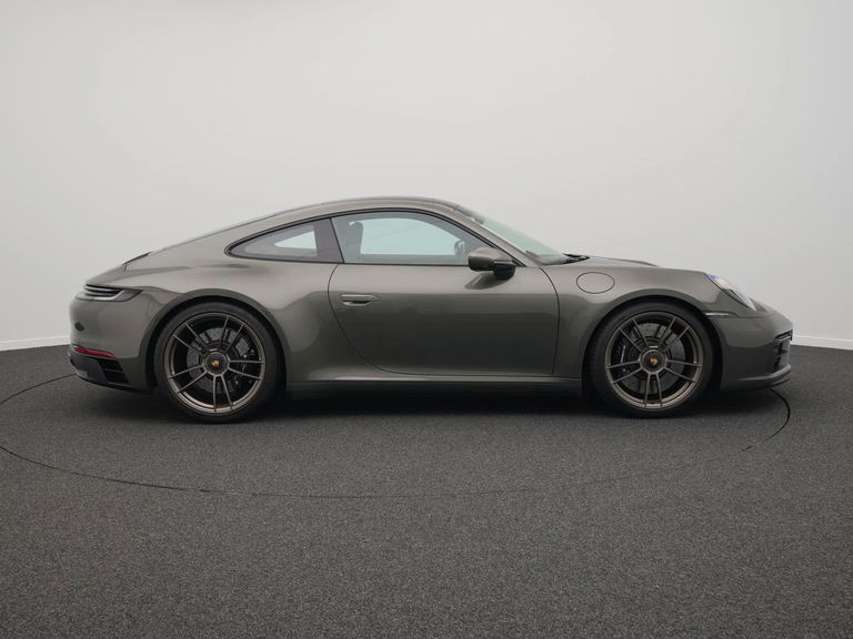 Porsche 992 Carrera 4 GTS