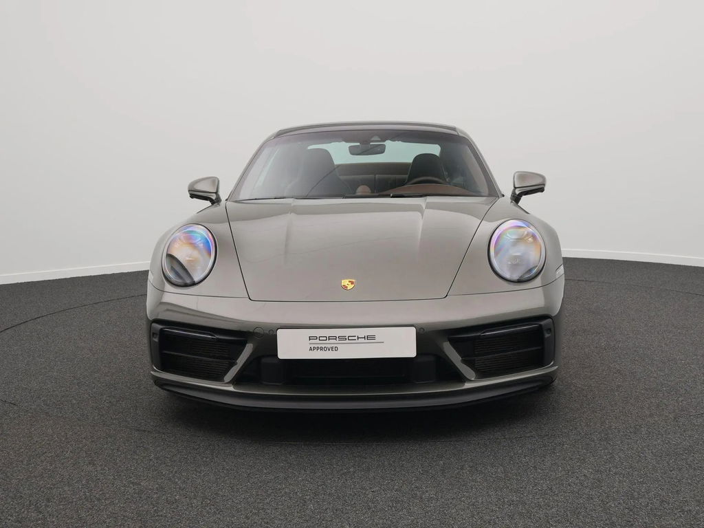 Porsche 992 Carrera 4 GTS