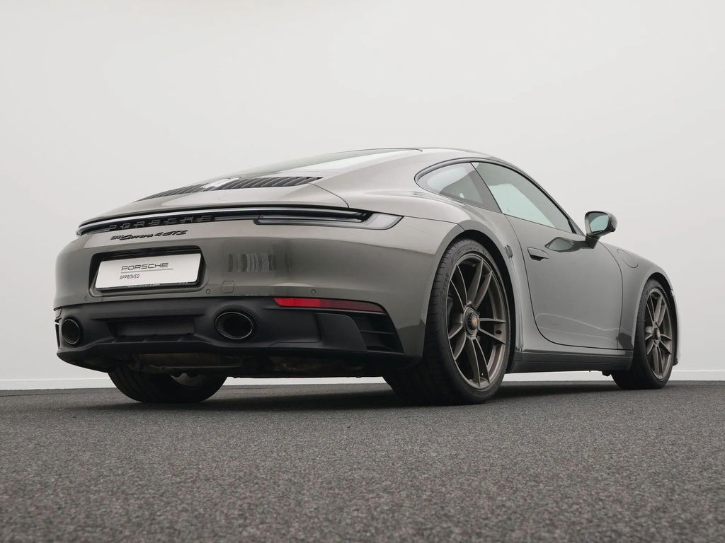 Porsche 992 Carrera 4 GTS