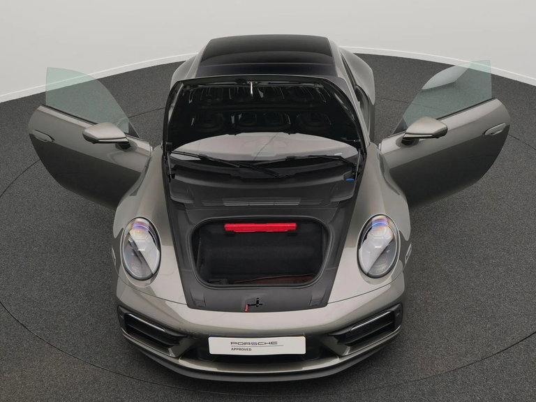 Porsche 992 Carrera 4 GTS