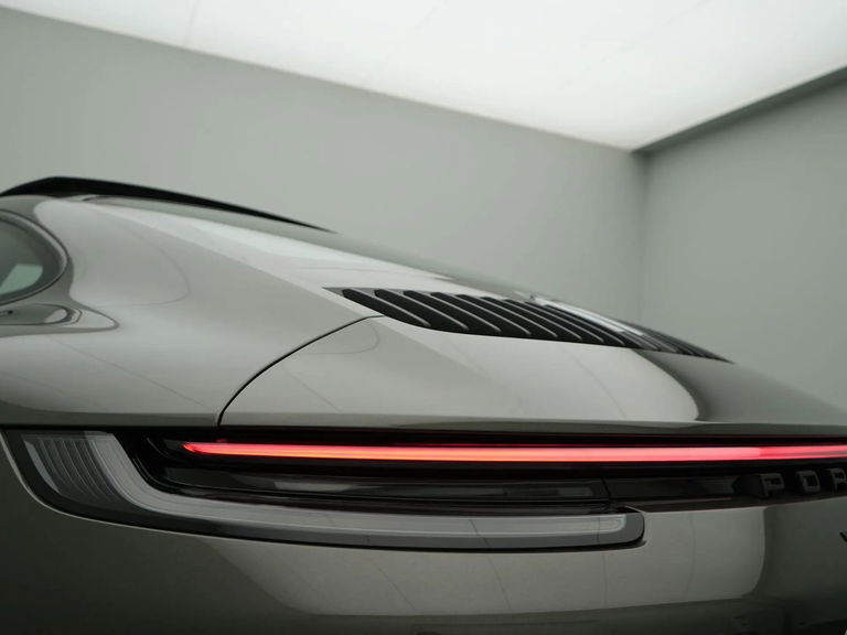 Porsche 992 Carrera 4 GTS