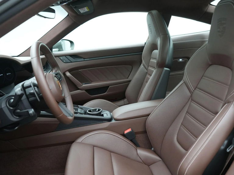 Porsche 992 Carrera 4 GTS