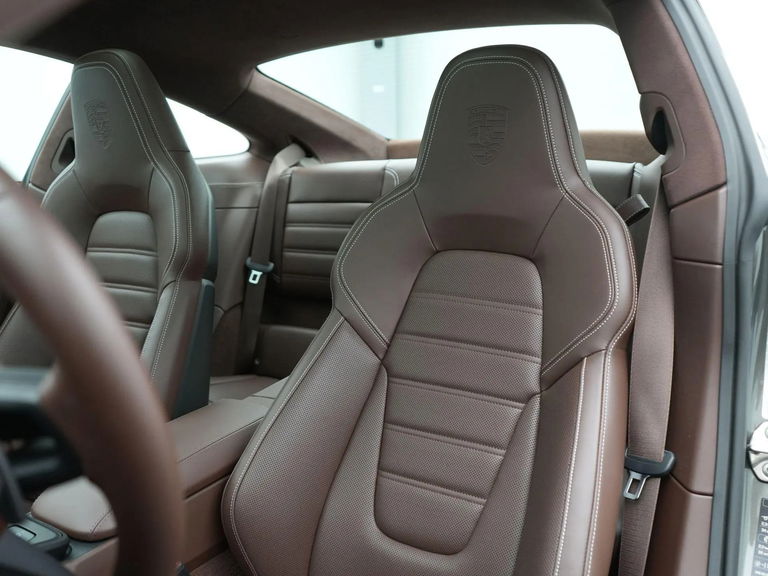 Porsche 992 Carrera 4 GTS