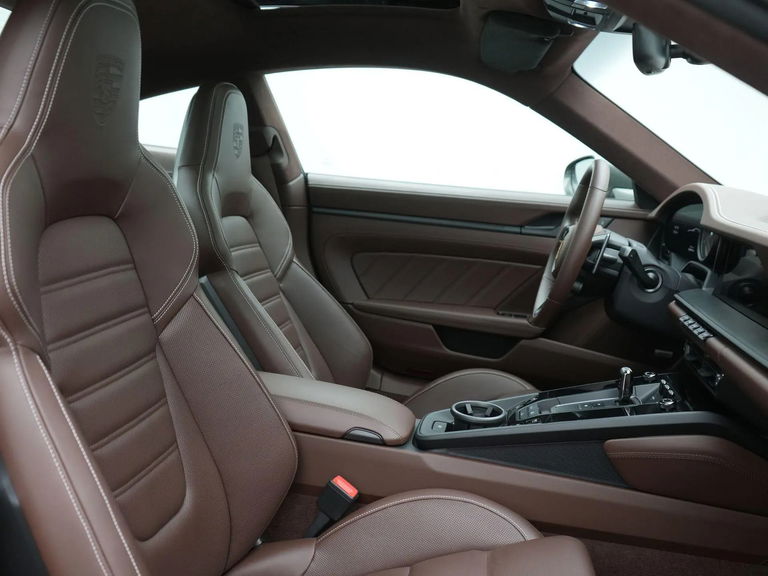 Porsche 992 Carrera 4 GTS