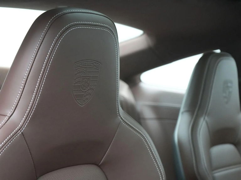 Porsche 992 Carrera 4 GTS