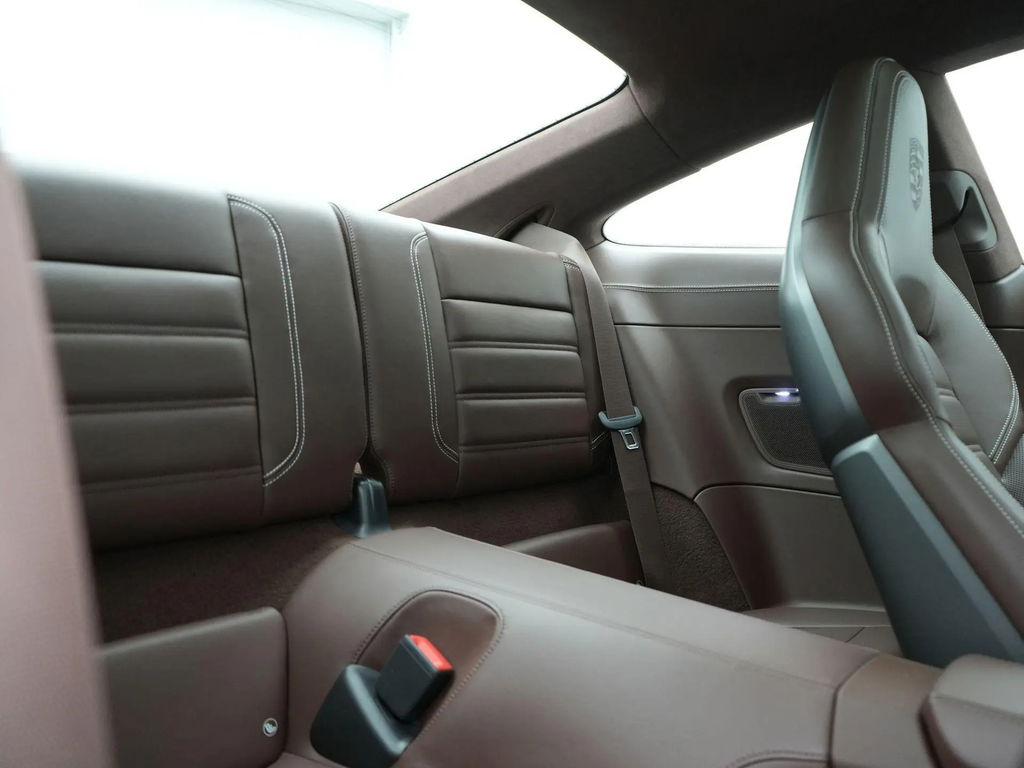 Porsche 992 Carrera 4 GTS