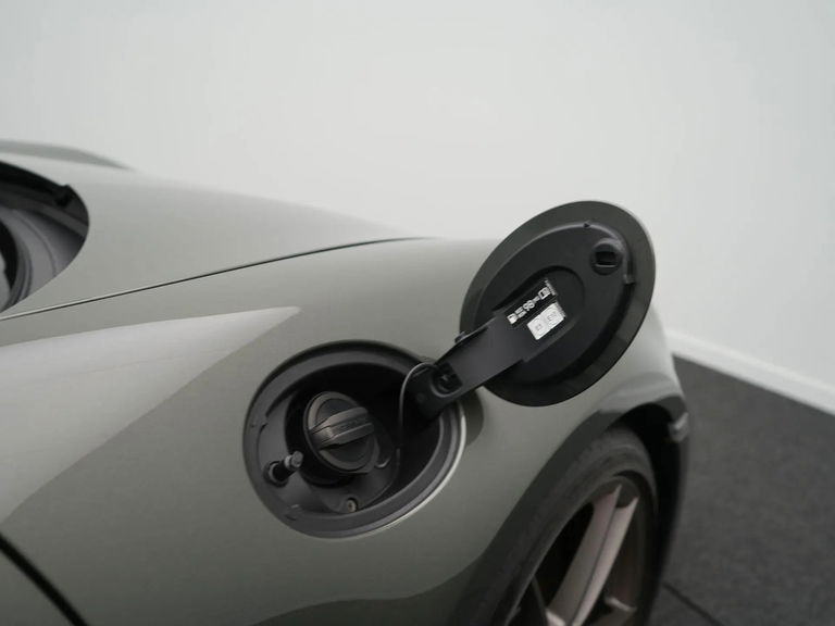 Porsche 992 Carrera 4 GTS