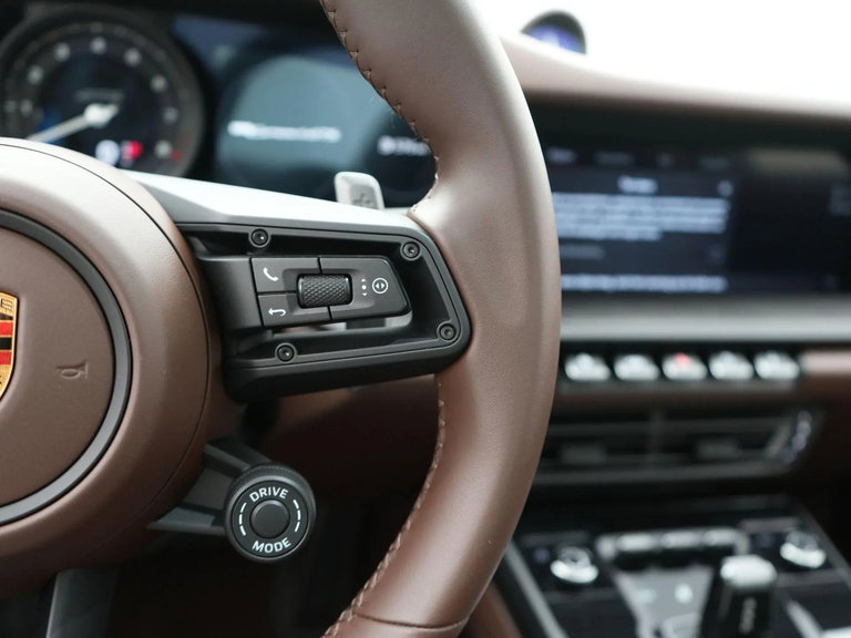 Porsche 992 Carrera 4 GTS